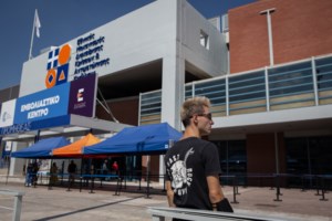 Δρ Τζόσεφ Μέρκολα: Αυτός είναι ο γιατρός που ξεκίνησε τα "fake news" για τα εμβόλια κορονοϊού