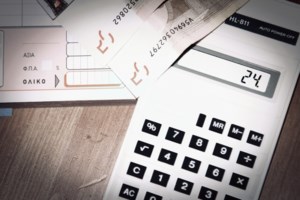 Το όργιο της φοροδιαφυγής: Ταξί δηλώνουν τζίρο 51 ευρώ την ημέρα και κομμωτήρια 56 ευρώ- Αποκαλυπτικά παραδείγματα