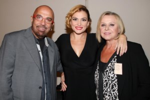 Σοφία Λόρεν: Η σπάνια φωτογραφία της Ιταλίδας ντίβας στην Ελλάδα – Μάθαινε ελληνικούς παραδοσιακούς χορούς - εικόνα 2