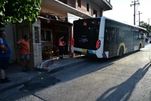 Κυρανάκης: Θα εξαντλήσουμε την αυστηρότητά μας για το περιστατικό με 47 τραυματίες στη Βούλα - Καραμέρος: Χάδι, το πρόστιμο στην κοινοπραξία - εικόνα 2