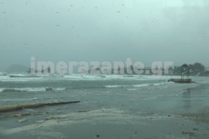 Κακοκαιρία "Ιανός": "Καμπανάκι" από το AccuWeather - Ξερίζωμα δέντρων, πτώση καλωδίων και ζημιές σε κτήρια