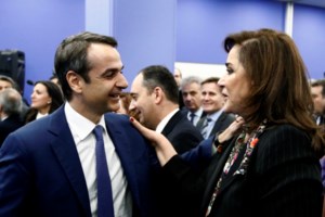 Σία Κοσιώνη: Φορτισμένη μετέδωσε την είδηση για τον καρκίνο της Ντόρας Μπακογιάννη - "Περαστικά της να είναι και θα είναι" - εικόνα 3