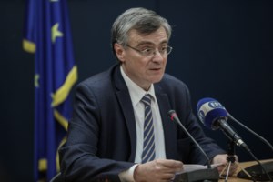 Τσιόδρας: Τι πρέπει να προσέχουν οι κάτω των 50, οι καρδιοπαθείς και οι έγκυες