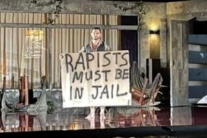 Ο Στάνκογλου διαβάζει την επιστολή του ΣΕΗ για τον Λιγνάδη και το κοινό ξεσπά σε χειροκροτήματα [βίντεο]