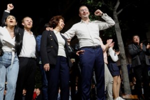 Βόρεια Μακεδονία: Η νέα πρόεδρος αποκάλεσε τη χώρα "Μακεδονία" στην ορκωμοσία της - Αποχώρησε η Ελληνίδα πρέσβης - εικόνα 3