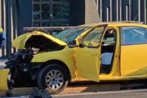 Βίντεο από την καραμπόλα στη λεωφόρο Καβάλας: ΙΧ μπαίνει μπροστά από νταλίκα- Χτυπάει κι άλλο φορτηγό από πίσω - εικόνα 2