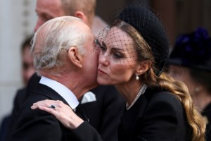 Κέιτ Μίντλετον: Η πιο ξεχωριστή λεπτομέρεια  στην υποδοχή των Τραμπ  - Ελαμψε με κόσμημα της πριγκίπισσας Νταϊάνα - εικόνα 6