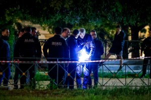 Θρίλερ στο Νέο Κόσμο: 55χρονος ταμπουρώθηκε στο σπίτι του - Χτύπησε τη μητέρα του που τον κατήγγειλε