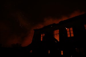 Καισαριανή: Συναγερμός στην Πυροσβεστική, φωτιά στο Σκοπευτήριο - Μαρτυρίες για εμπρησμό - εικόνα 4