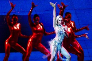 Eurovision 2021: Η Άντζελα Περιστέρη της Αλβανίας, τα ρατσιστικά σχόλια και το ξύλο με Ελληνίδες [Βίντεο]