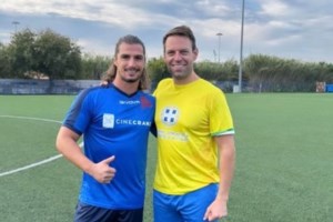 Αγκαλιά με τον Στέφανο Κασσελάκη και τον Τάιλερ ο Σταμάτης Κραουνάκης, μετά τη συναυλία του [εικόνες] - εικόνα 5