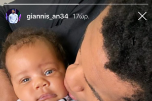 Σκορπάει χαρά: O Γιάννης Αντετοκούνμπο χάρισε τα παπούτσια του σ’ ένα αγοράκι