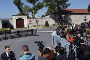 "Μαριονέτες" vs "Κλόουν": Ζελένσκι και Ζαχάροβα άρχισαν τις "συνομιλίες" με ύβρεις και προσβλητικά σχόλια - εικόνα 7