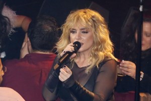 Μάρα Δαρμουσλή: Εκθαμβωτική νύφη στο πλευρό του αγαπημένου της