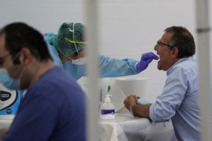 Βόρεια Μακεδονία: Έκλεισαν οι κάλπες - Χαμηλή η συμμετοχή υπό τον φόβο του κορονοϊού