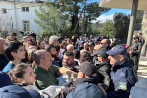 Αδωνις Γεωργιάδης: Με μανικετόκουμπα των ΗΠΑ πήγε στη Νίκαια - "Οταν πας να συναντήσεις τον δράκουλα, δεν βάζεις σταυρό;"