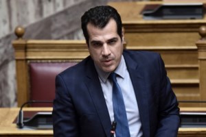 Η ανάρτηση Θάνου Πλεύρη μετά το δημοσίευμα για τον γάμο του πατέρα του με τη Τζόρτζια Σιακαβάρα: Αμαρτίαι πατέρων παιδεύουσι τέκνα - εικόνα 2