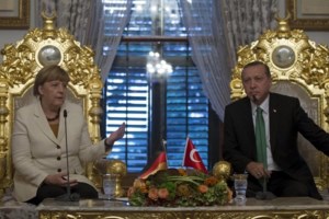 Moody's: Νέο ιστορικό χαμηλό για την τουρκική λίρα - Προειδοποίηση για capital controls, υποβαθμίζονται 13 τράπεζες