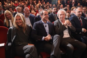 Επίσκεψη Μητσοτάκη σε φυτώριο στο Καπανδρίτι: Τι είπε σε αγρότες για το κόστος της ηλεκτρικής ενέργειας - εικόνα 3