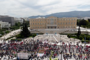 Αλέξης Τσίπρας στην πορεία για την Εργατική Πρωτομαγιά: "Η κατάργηση του 8ωρου μας γυρνάει σε πολύ παλιές εποχές"