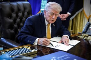 Απορρίφθηκε η αγωγή του Τραμπ κατά της Wall Street Journal για σκίτσο και μήνυμα προς τον Έπσταϊν - εικόνα 2