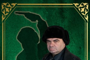 Η ξεχωριστή φωτογράφιση του Σπύρου Μπιμπίλα: Ποζάρει σαν Άγιος Ανδρέας ντυμένος με βαθύ κόκκινο και ανοιχτό μπλε χρώμα