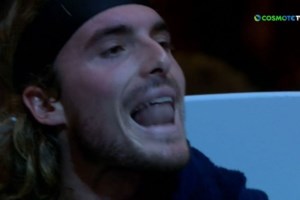 Ξανά... μέσα στα νεύρα ο Τσιτσιπάς: Πέταξε το μπαλάκι με δύναμη στους γονείς του [βίντεο] - εικόνα 2