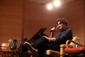 Κλέλια Ανδριολάτου: Σαν γαλλίδα με εκπληκτικό trench dress και over the knee μπότες - εικόνα 11