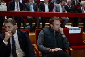 Κασσελάκης και Αποστολάκης πήγαν στη Γαύδο με φουσκωτό: Τους υποδέχτηκαν με ρακή και μεζέδες [εικόνες] - εικόνα 3