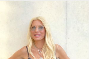 Ελένη Μενεγάκη: Το στιλιστικό δίλημμα που έβαλε στους followers της [Εικόνες]