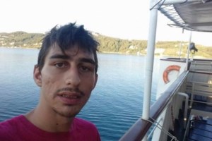 Κηδεύτηκε ο 27χρονος Βασίλης Μάγγος: "Αθάνατος" φώναζαν οι συγκεντρωμένοι [εικόνες] - εικόνα 2