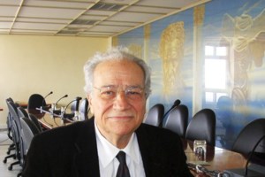 Συγκίνηση στην κηδεία του Θανάση Βαλτινού - Ο ύστατος χαιρετισμός στον σπουδαίο συγγραφέα [εικόνες] - εικόνα 6