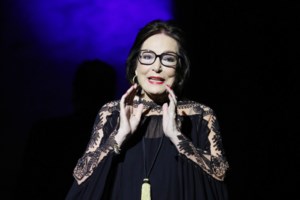 Νάνα Μούσχουρη: Η εφιαλτική περιπέτεια με τον κορονοϊό - Ήταν έναν μήνα στο νοσοκομείο