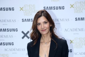 Σταματίνα Τσιμτσιλή: Το little black dress που επέλεξε σε έξοδο με τον Θέμη Σοφό - εικόνα 12