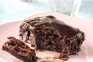 Ακης Πετρετζίκης: Συνταγή για brownies με 3 υλικά