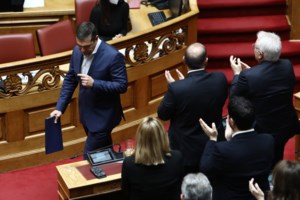 Κόντρα Ραγκούση-Γιαννακοπούλου στη Βουλή για το Predator: Είπε ο γάιδαρος τον πετεινό κεφάλα - εικόνα 2