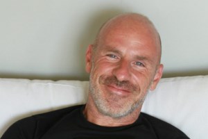 Στέφανος Ξενάκης: Από τη διαφημιστική στο life coaching και από τα best seller στη σύλληψη, για ακάλυπτες επιταγές και χρέη