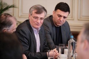 Ο Σωτήρης Τσιόδρας της Γερμανίας- Συμβουλεύει τη Γερμανική κυβέρνηση