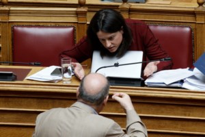 Επιμένει ο Φίλης για τα παιδιά της Κεραμέως- Δεν ζητάει συγνώμη: Ηταν επίθεση στην υπουργό, όχι στην οικογένειά της - εικόνα 2