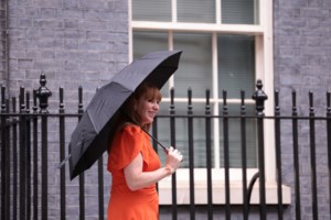 Αντιπρόεδρος raver: Ο ξέφρενος χορός στην Ίμπιζα της Άντζελα Ρέινερ, νούμερο 2 στην κυβέρνηση των Εργατικών στη Βρετανία