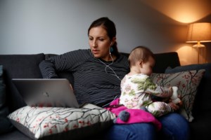 Το 95% των Γερμανών συμφωνεί με τα αυστηρά μέτρα - Ενισχύονται οι Χριστιανοδημοκράτες - εικόνα 2