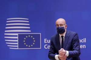 Ο..."δικομανής" Ερντογάν: Μετα τον Βίλντερς πάει στα δικαστήρια και το Charlie Hebdo επειδή τον σατυρίζει