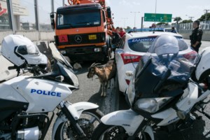Πυροβολισμοί στην Κηφισιά: Ψάχνουν υλικό στις κάμερες για τους δράστες της επίθεσης