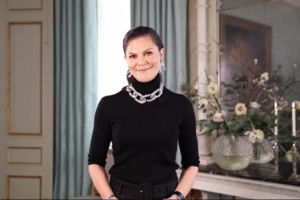 Βασιλική οικογένεια της Σουηδίας: Η πριγκίπισσα Βικτώρια στην πιο ανοιξιάτικη οικογενειακή φωτογραφία