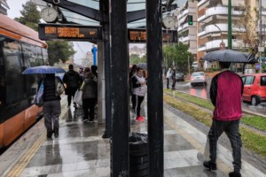 Σοβαρό τροχαίο στην Πάτρα: Δίπλωσε νταλίκα και καρφώθηκε στις μπάρες του αντίθετου ρεύματος- ΙΧ έπεσε πάνω της [εικόνες] - εικόνα 4