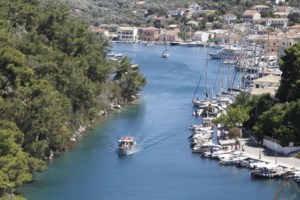 Αιματηρή συμπλοκή στους Παξούς: Με "πλούσιο" ποινικό μητρώο ο 51χρονος που πυροβολήθηκε - εικόνα 3