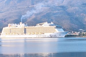 Θεσσαλονίκη: Δύο κρουαζιερόπλοια με πάνω από 3000 επιβάτες κατέπλευσαν στο λιμάνι [βίντεο]