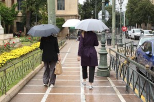Αλλάζει ο καιρός: Ξεκινά να πέφτει η θερμοκρασία, πού θα σημειωθούν σήμερα βροχές