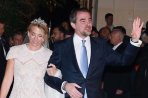 Νικόλαος Ντε Γκρες και Χρυσή Βαρδινογιάννη: Οι πρώτες εντυπωσιακές εικόνες με τις χρυσές κορώνες του γάμου τους - εικόνα 7