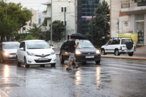 Νέο "κύμα" κακοκαιρίας: "Πνίγηκε" η Ναυπακτία - Έκλεισαν πορθμεία - Πως κινείται το ψυχρό μέτωπο - εικόνα 2